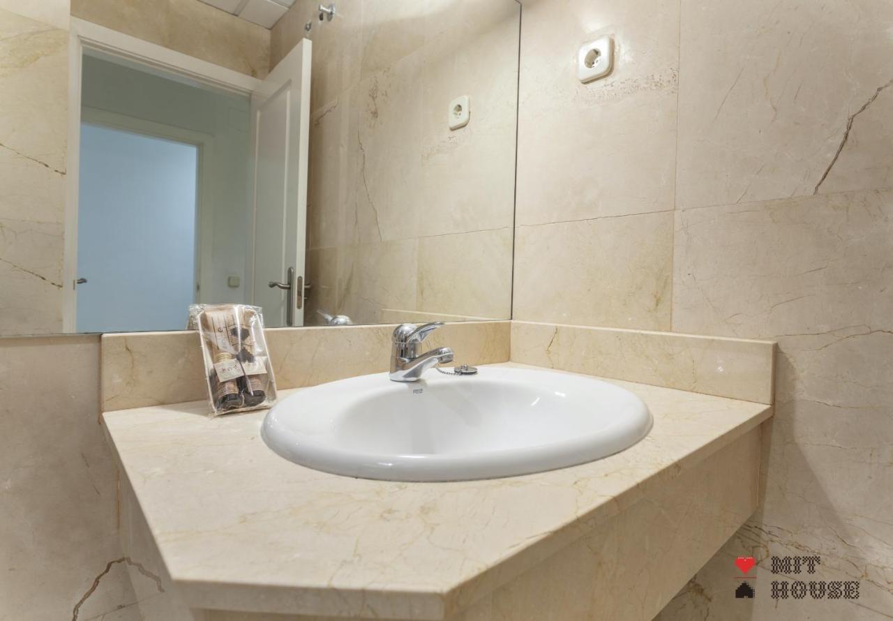Mit House Puerta Del Sol III En Madrid Apartman Kültér fotó