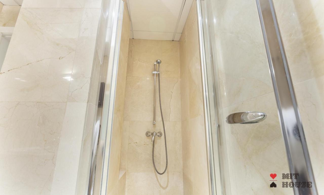 Mit House Puerta Del Sol III En Madrid Apartman Kültér fotó
